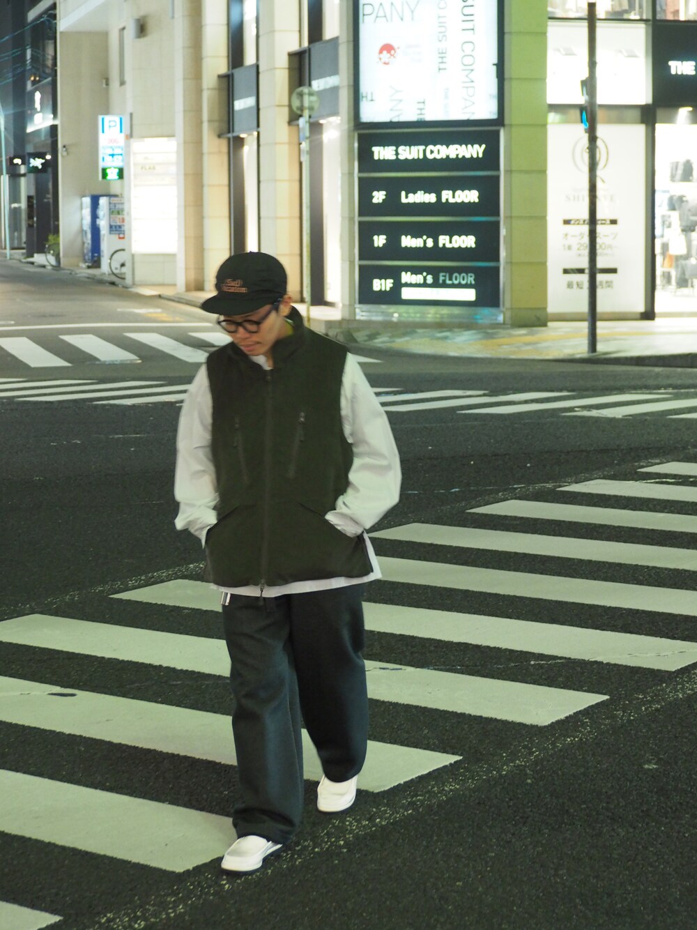 「ABU GARCIAのAbu Garcia × is-ness/アブガルシア×イズネス　ABU-M909 CLOUD PADDING VEST クラウドパディングベスト　21AAB-0004（ダウンベスト、グリーン系）」を使った、く　　　　　にさん（メンズ・168cm）の秋コーディネートの1枚目の写真