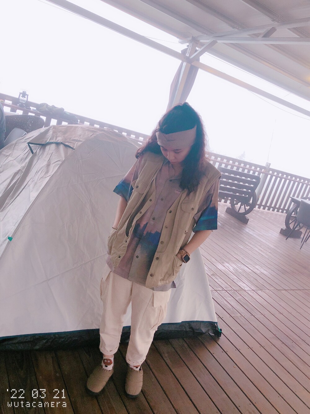「雨天搭配、ootd、古着MIX、캠핑、燈芯絨、釣魚背心」｜「古著のアイテム（ベスト、ブラウン系）」を使った、진さん（レディース・168cm）の春コーディネートの1枚目の写真