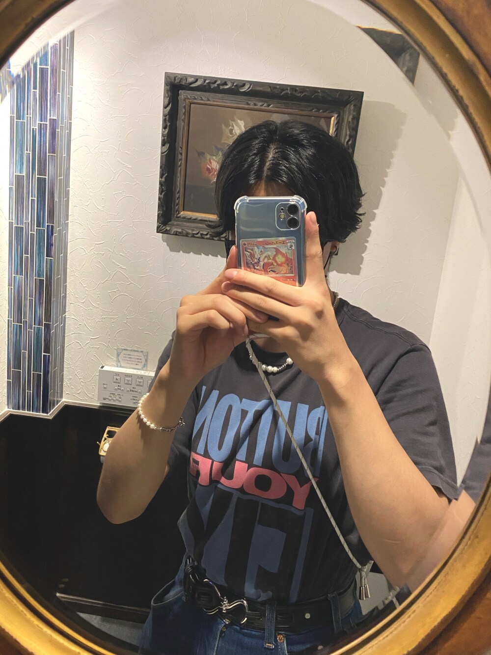 「ポケモン、Levi's、デニムコーデ、パールネックレス、y2k、タックイン、夏コーデ」｜「Levi'sのアイテム（Tシャツ/カットソー、グレー系）」を使った、Kazuyaさん（メンズ・171cm）の秋コーディネートの1枚目の写真