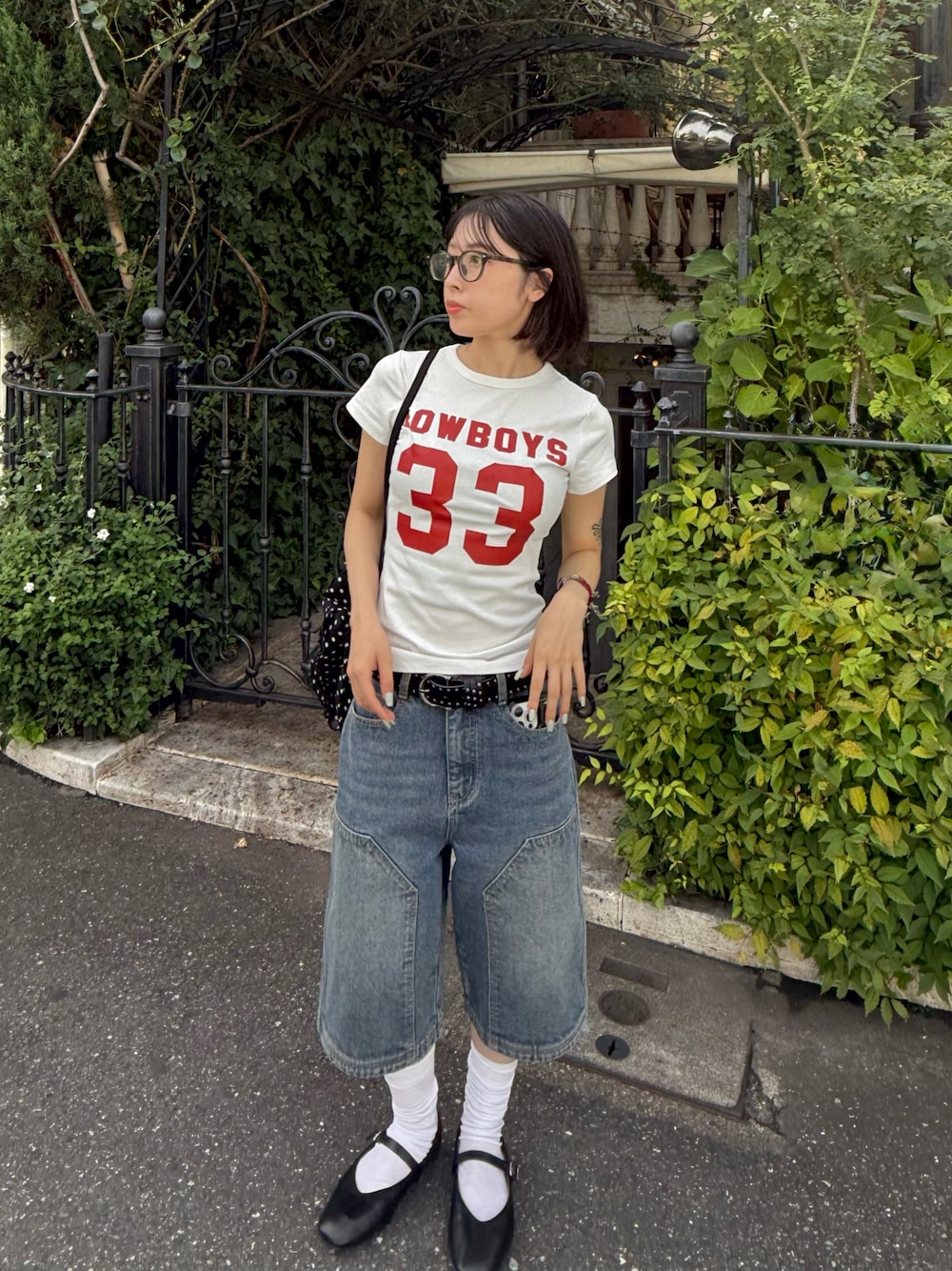 「デニム、白Tシャツ、ハーフパンツ、ドット、韓国ファッション、低身長女子、夏だ！Tシャツ着よう！」｜「MEMECLEの【 MEMECLE / メメクル 】33 プリントロゴ COWBOYS Tシャツ（Tシャツ/カットソー、ホワイト系）」を使った、MEMECLEさん（レディース・148cm）の夏コーディネートの1枚目の写真