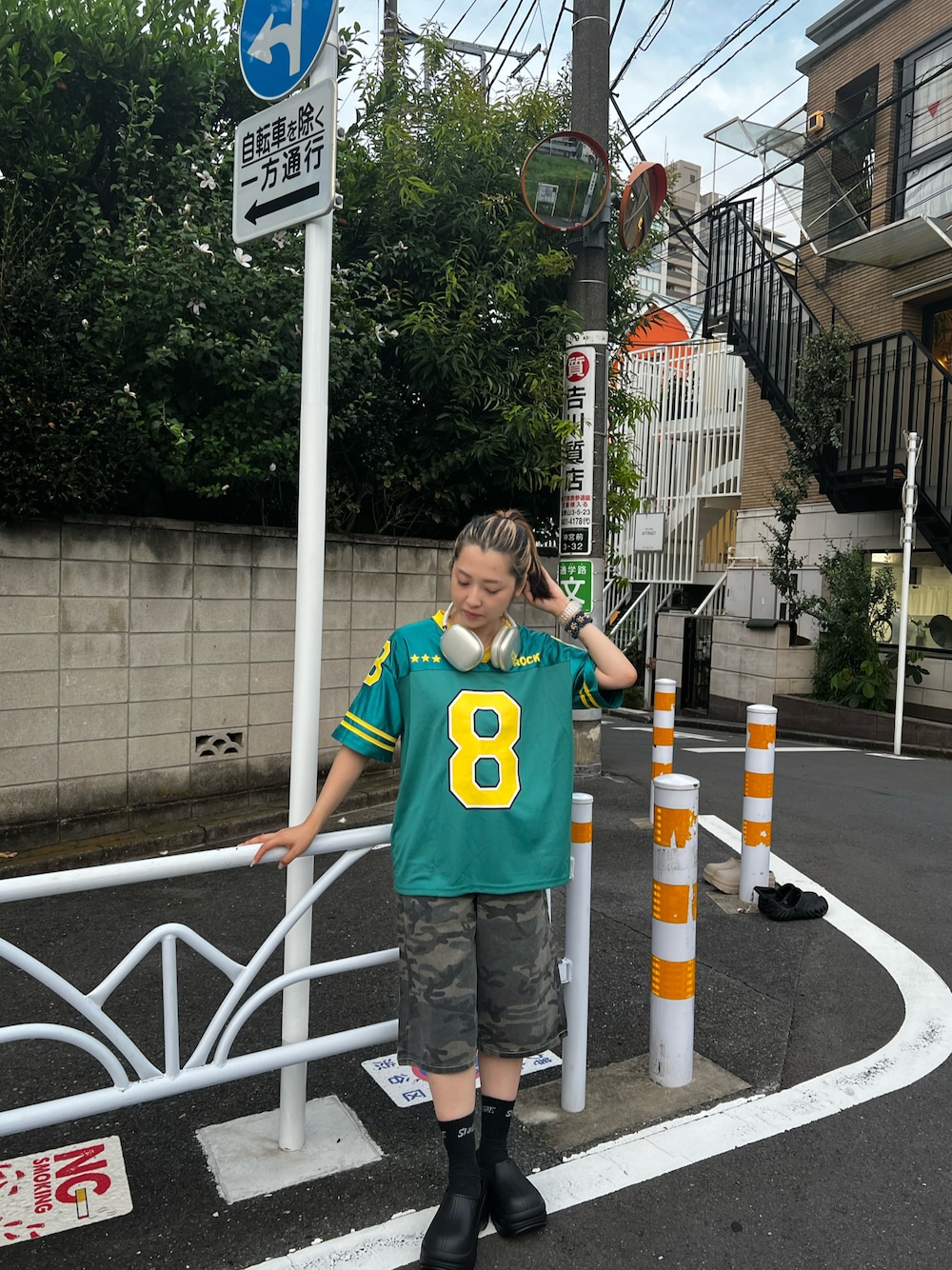 「ゲームシャツ、ユニフォーム、お出かけコーデ、サンダル、カモフラ、ハーフパンツ、スポーツミックス、ブロケットコア、夏コーデ」｜「MEMECLEの【 MEMECLE / メメクル 】オーバーサイズユニフォーム ゲームシャツ（Tシャツ/カットソー、グリーン系）」を使った、MEMECLEさん（レディース・148cm）の夏コーディネートの1枚目の写真