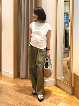 「fredy emue（フレディエミュ）のミリタリーボリュームパンツ（その他パンツ、グリーン系）」を使った、森まどかさん（レディース・153cm）の夏コーディネート