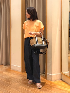 「fredy emue（フレディエミュ）のシルケットタックデザインTシャツ（Tシャツ/カットソー、オレンジ系）」を使った、madokaさん（レディース・153cm）の夏コーディネート