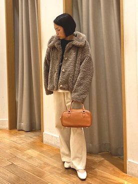 「アイテム（ムートンコート）」を使った、森まどかさん（レディース・153cm）の秋コーディネート