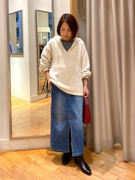 「アイテム（デニムスカート）」を使った、森まどかさん（レディース・153cm）の秋コーディネート