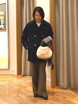 「アイテム（ストール/ショール）」を使った、森まどかさん（レディース・153cm）の秋コーディネート