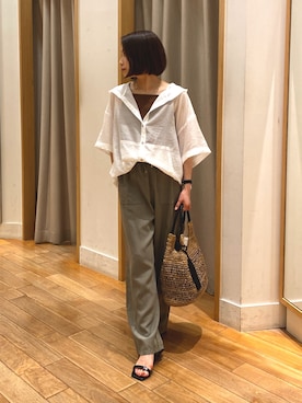 「シアートップス」｜「アイテム（Tシャツ/カットソー、ブラウン系）」を使った、森まどかさん（レディース・153cm）の夏コーディネート