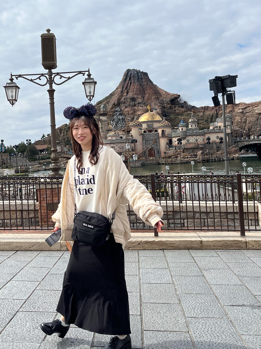 「ディズニーコーデ、双子コーデ」｜「Samansa Mos2のアイテム（ニット/セーター、ホワイト系）」を使った、oraaange0405さん（骨格ストレート・レディース・164cm）の春コーディネートの1枚目の写真