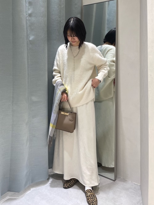 カシミヤ混ヘアリークルーネックプルオーバー（ニット/セーター