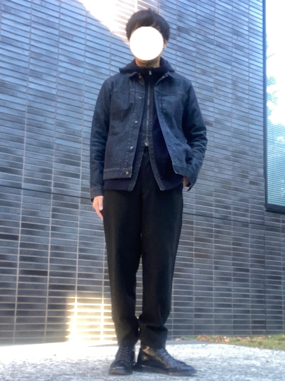 「ブーツ、パーカー、UNIQLO、スラックス、冬コーデ、レイヤードスタイル、大人カジュアル、休日スタイル、革靴、プチプラ、タックイン、きれいめカジュアル、シンプルコーデ、UNIQLO+J、UNIQLO U」｜「UNIQLOのアイテム（ニット/セーター、ブルー系）」を使った、たまにさん（メンズ・172cm）の秋コーディネートの1枚目の写真