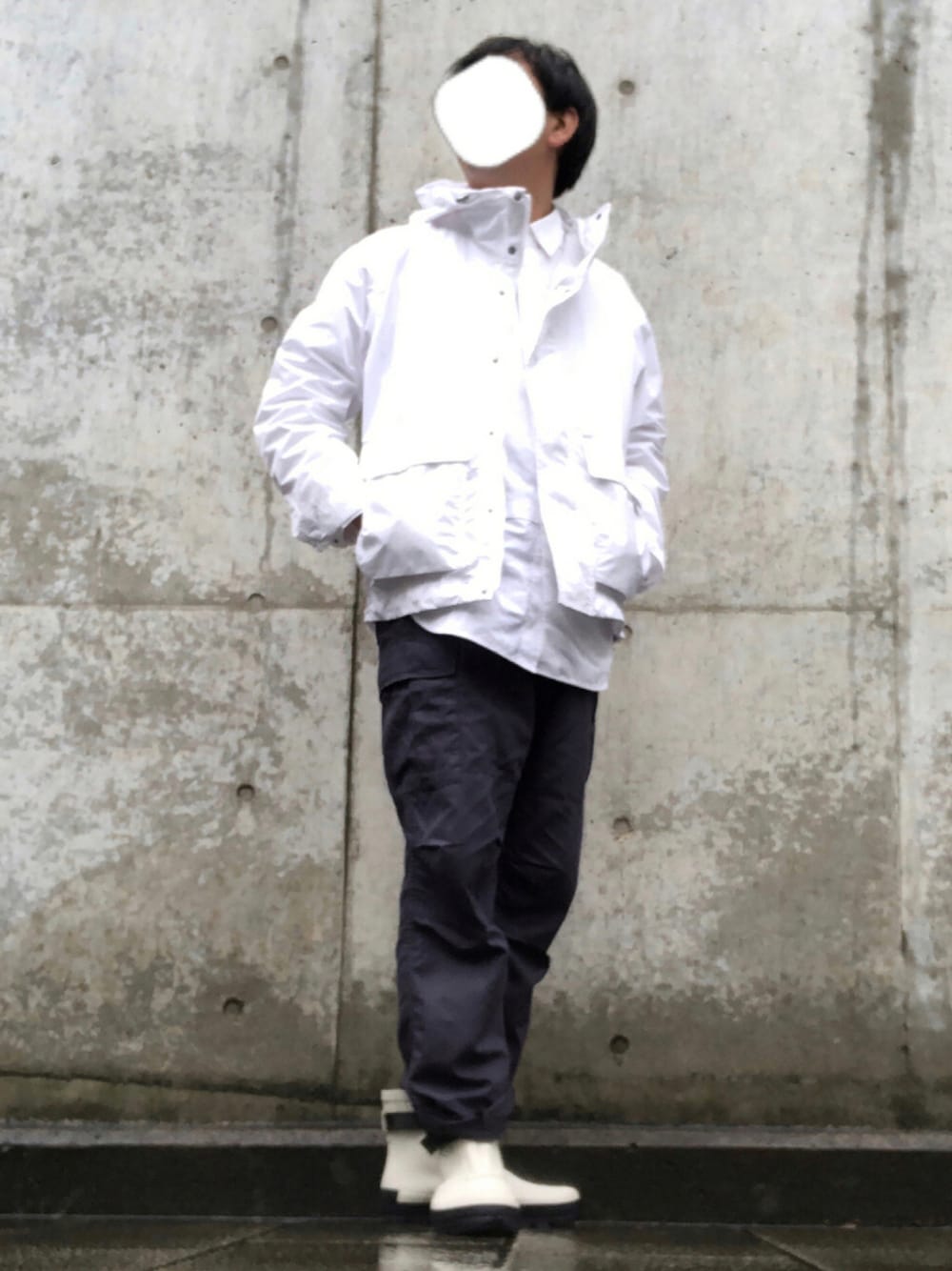 「レイヤードスタイル、休日スタイル、シャツスタイル、プチプラ、シンプルコーデ、秋服準備はじめました、秋トレンド2021、モード、厚底シューズ、雨の日コーデ、カーゴパンツ、きれいめカジュアル、大人カジュアル、秋先取りコーデ、ビッグシルエット」｜「UNIQLOのアイテム（マウンテンパーカー、ホワイト系）」を使った、たまにさん（メンズ・172cm）の秋コーディネートの1枚目の写真