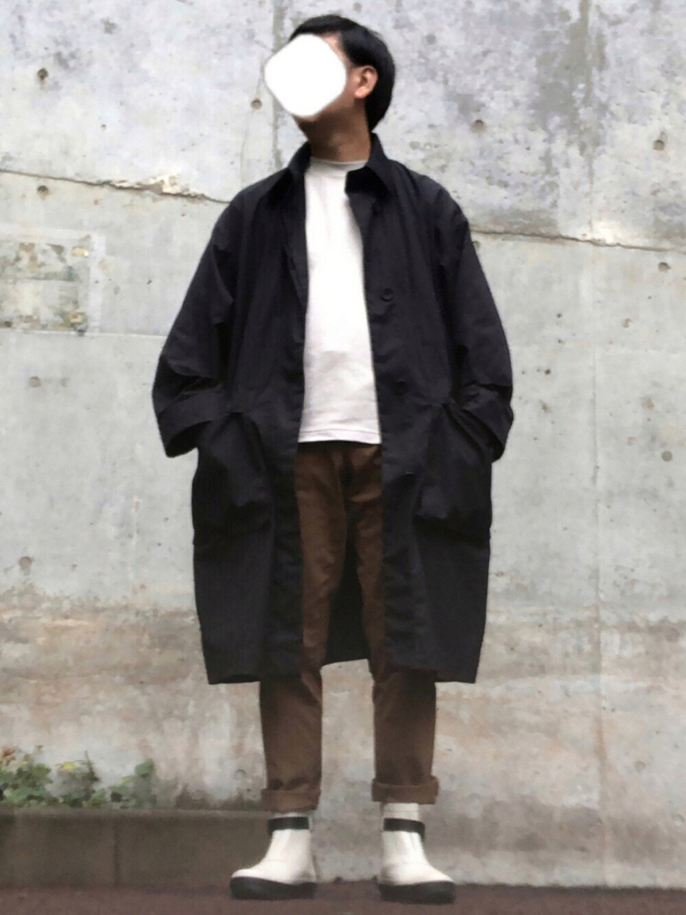 「ブラウン、秋トレンド2021、秋服準備はじめました、レイヤードスタイル、プチプラ、UNIQLO、チノパン、カラーパンツ、休日スタイル、ロングコート、秋冬コーデ、きれいめカジュアル、シンプルコーデ、厚底シューズ」｜「UNIQLOのアイテム（モッズコート、ブラック系）」を使った、たまにさん（メンズ・172cm）の秋コーディネートの1枚目の写真