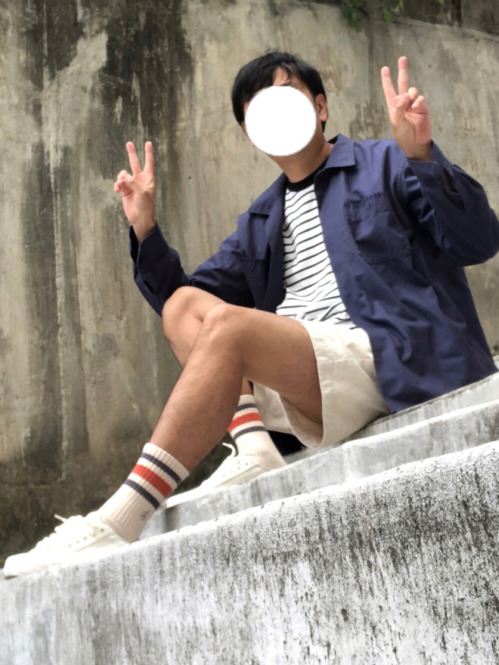 「ボーダー、ショートパンツ、UNIQLO、オーバーサイズ、休日スタイル、ワークシャツ、ハーフパンツ、白スニーカー、プチプラ、ラインソックス、きれいめカジュアル、シンプルコーデ、シャツスタイル、UNIQLO JW ANDERSON、ラブアンドピース2021」｜「UNIQLOのアイテム（シャツ/ブラウス、ブルー系）」を使った、たまにさん（メンズ・172cm）の秋コーディネートの1枚目の写真