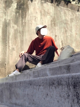 「テラコッタ」｜「アイテム（キャップ）」を使った、たまにさん（メンズ・172cm）の夏コーディネート