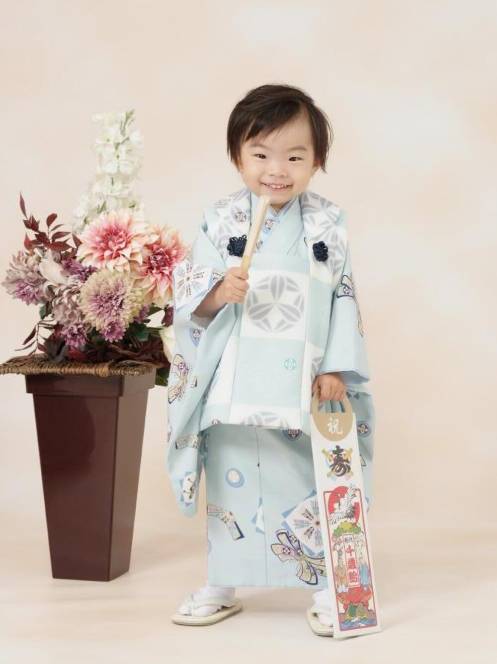 「七五三、3歳、うさこのスウィーツ同盟会、3歳男の子、スタジオ撮影、被布」｜「七五三家族写真の地元の七五三イベントに参加（その他、その他）」を使った、lenlen23さん（キッズ・90cm）の冬コーディネートの1枚目の写真