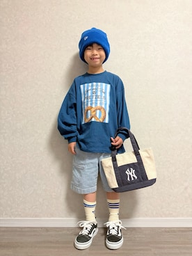 「pairmanon（ペアマノン）の【綿100%】ユニセックス フードポスター風プリントロンT（Tシャツ/カットソー、ブルー系）」を使った、lenlen_rinrinさん（キッズ・110cm）の秋コーディネート