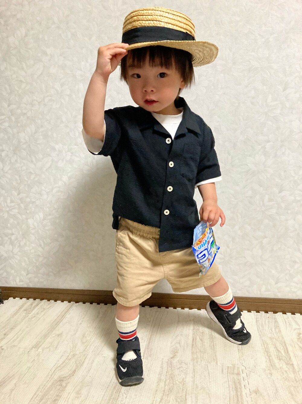 「お誕生日おめでとう！、ZOZOKIDSDAY、休日スタイル、タックイン、エアリフト、シャツスタイル、カジュアルコーデ、春夏コーデ、カンカン帽、プチプラ、シンプルコーデ、UNIQLO、レイヤードスタイル、オープンカラーシャツ、麦わら帽子」｜「西松屋のアイテム（ハット、ベージュ系）」を使った、lenlen23さん（キッズ・120cm）の春コーディネートの1枚目の写真