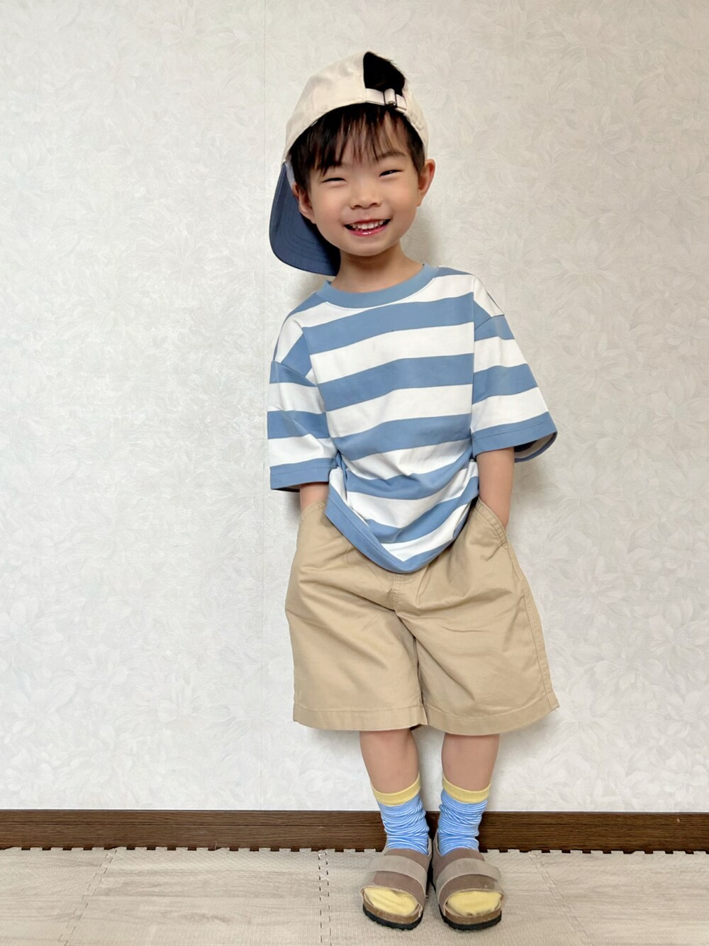 「夏コーデ、キャップ、カジュアルコーデ、ストリート、淡色コーデ、ボーダー、ショートパンツ、プチプラ、UNIQLO、靴下オタク、スウィーツ同盟会、パステルカラー、Tシャツ、シンプルコーデ、ハーフパンツ」｜「Birthdayのproduced by CHIYUMI × tiny manon 54cm 1,309円（キャップ、ホワイト系）」を使った、lenlen23さん（キッズ・100cm）の春コーディネートの1枚目の写真