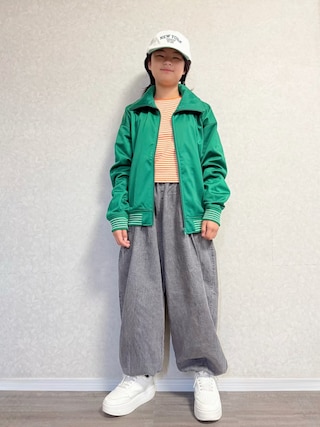 「GU（ジーユー）のMEN Sサイズ トラックジャケット［オーバーサイズフ イット］ カラー：55 GREEN（ジャージ）」を使った、lenlen_rinrinさん（キッズ・110cm）の秋コーディネート