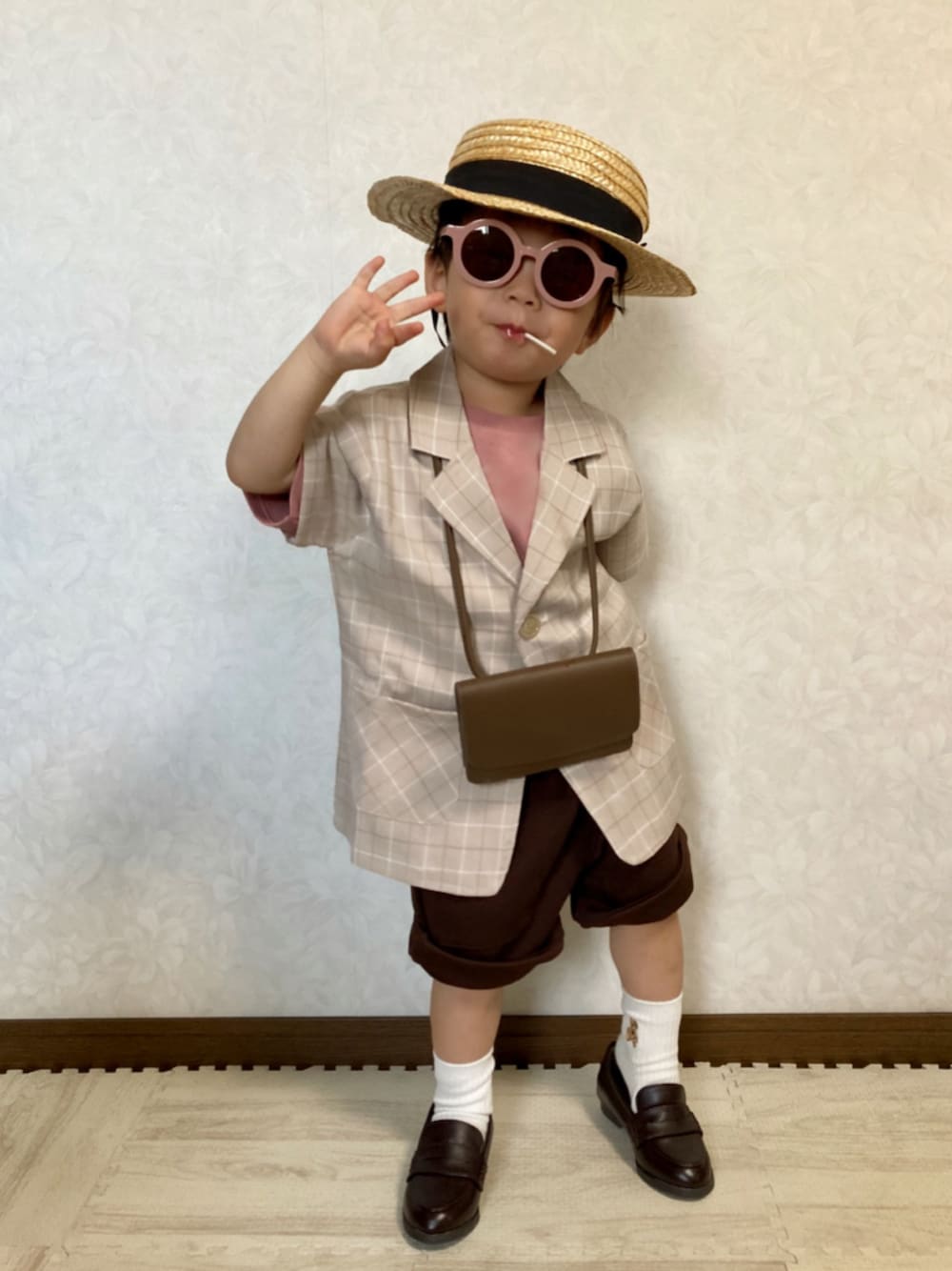 「ゆりポ、トラッドスタイル、ローファー、サングラス、レイヤードスタイル、シャツスタイル、ビッグシルエット、プチプラ、タックイン、ポシェット、麦わら帽子、ジャケットスタイル、休日スタイル、ブラウン、オープンカラーシャツ」｜「西松屋のアイテム（ハット、ベージュ系）」を使った、lenlen23さん（キッズ・90cm）の春コーディネートの1枚目の写真