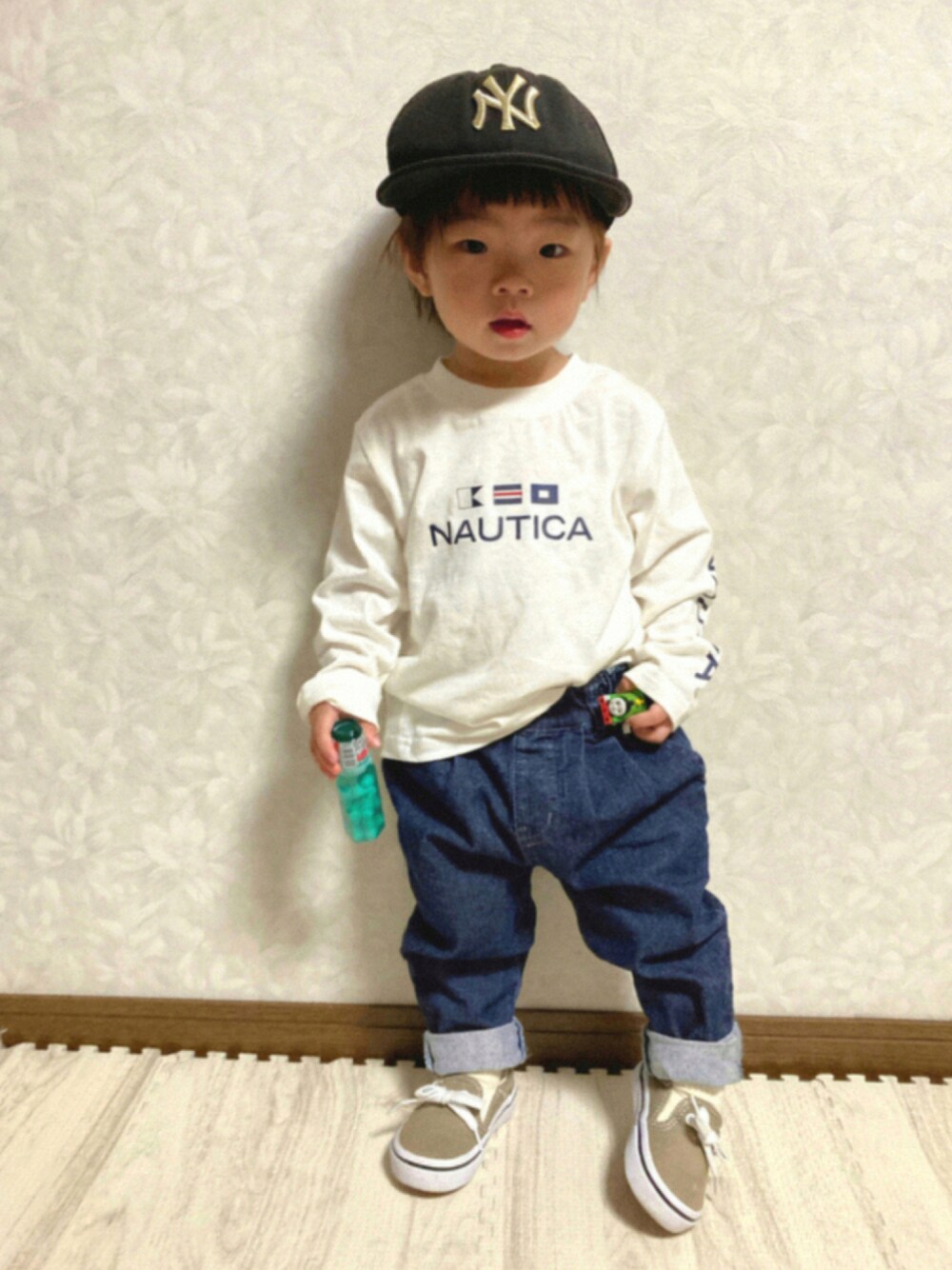 「VANS、アメカジ、ストリート、NEW ERA、2歳、シンプルコーデ、ストリートMIX、男の子コーデ、nautica、ストリートコーデ、秋コーデ、アメカジコーデ、アメカジスタイル、秋服準備はじめました、秋トレンド2021」｜「NEW ERAのNEWERA/ニューエラ YOUTH 950 NEYYAN キャップ 12336557（キャップ、ブラック系）」を使った、lenlen23さん（キッズ・80cm）の秋コーディネートの1枚目の写真