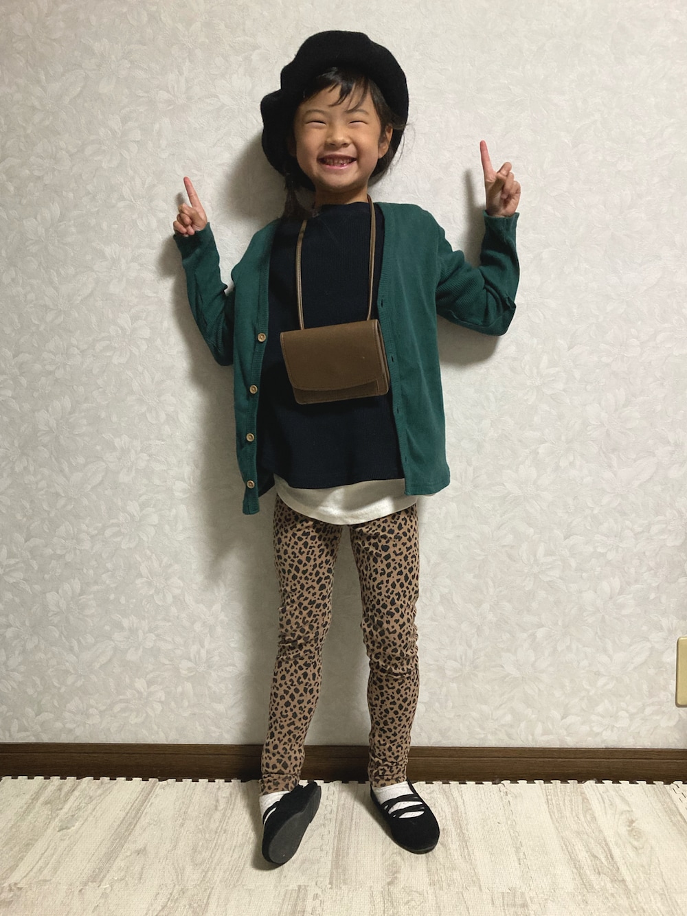 「カーディガン、ミリタリー、レオパード、ベレー帽、バレエシューズ、ミリタリーフェス、笑顔拡散、STOP 誹謗中傷、WEARは皆の拠り所、笑顔の輪を繋ごう、ミリタリーフェス勝手に後夜祭、レイヤードスタイル、グリーン、レギンス、ローリーズファーム(LOWRYS FARM)」｜「前回コーデのアイテム（その他、その他）」を使った、lenlen23さん（キッズ・120cm）の秋コーディネートの1枚目の写真