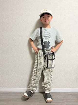 「UNIQLO（ユニクロ）のUNIQLO and Cecilie Bahnsen🌼2026春夏コレクション 2026.5.22発売 GIRLS グラフィックT 120cm、 ホワイト 160cm（Tシャツ/カットソー）」を使った、lenlen_rinrinさん（キッズ・110cm）の夏コーディネート