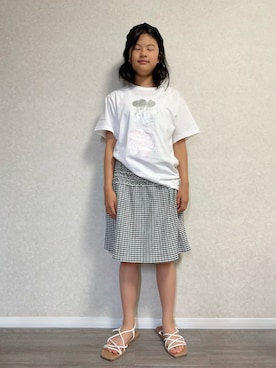 「UNIQLO（ユニクロ）のUNIQLO and Cecilie Bahnsen🌼2026春夏コレクション 2026.5.22発売 GIRLS グラフィックT 120cm、 ホワイト 160cm（Tシャツ/カットソー、グレー系）」を使った、lenlen_rinrinさん（キッズ・110cm）の春コーディネート
