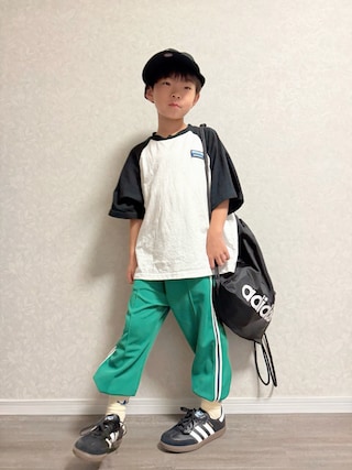 「PAIRMANON STREET(ペアマノンストリート)の【綿100%】配色ラグラン ワンポイント刺繍 半袖 Tシャツ【PAIRMANON STREET】(Tシャツ/カットソー)」を使った、lenlen_rinrinさん(キッズ・110cm)の秋コーディネート