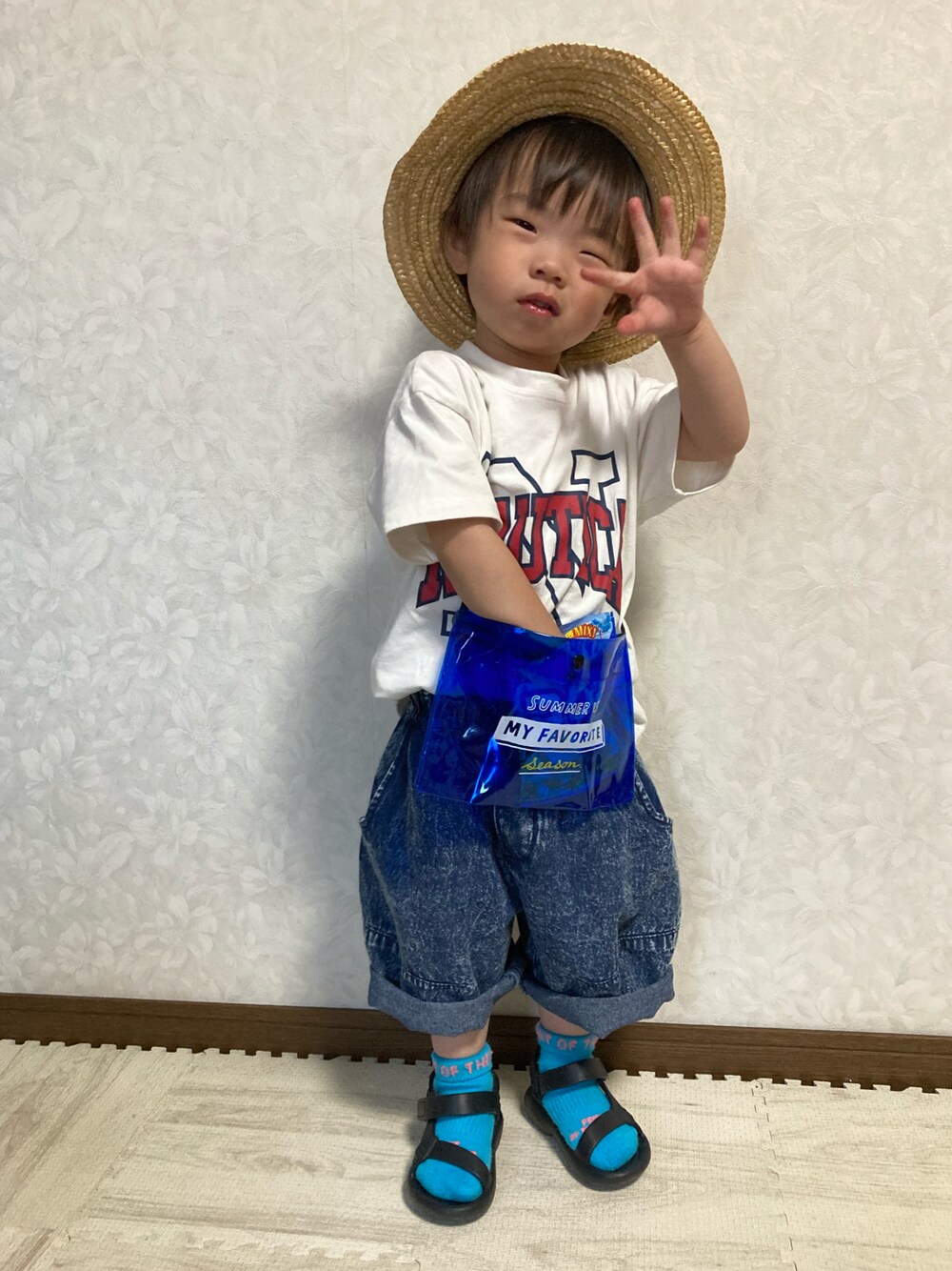 「ゆみっつ春のロゴ祭、ごきげんウィーク、ZOZOKIDSDAY、タックイン、ロゴT、カンカン帽、カラー×コーデ、カラーソックス、カジュアルコーデ、クリアバッグ、ビッグシルエット、ケミカルデニム、スポーツサンダル、アメカジ、ポシェット」｜「NAUTICAの【NAUTICA/ノーティカ】カレッジロゴ「N」Tシャツ（Tシャツ/カットソー、ホワイト系）」を使った、lenlen23さん（キッズ・120cm）の春コーディネートの1枚目の写真