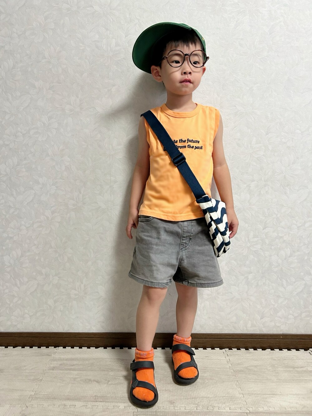 「真夏のかき氷フェス、カラフルコーデ、カジュアルコーデ、夏コーデ、アツいコーデ全部見せ、プチプラ、キャップ、サンダル、タンクトップ、ショルダーバッグ、UNIQLO、お出かけコーデ、休日スタイル」｜「UNIQLOのキッズ ピーナッツ2021 秋冬 キャップ 1,500円（キャップ、グリーン系）」を使った、lenlen23さん（キッズ・100cm）の夏コーディネートの1枚目の写真