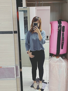 「AIR SPACE（エアースペース）のアイテム（パンツ）」を使った、Olive Yangさん（レディース・170cm）の秋コーディネート