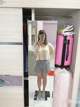 「LOVFEE（ラッフィ）のアイテム（パンツ）」を使った、Olive Yangさん（レディース・170cm）の秋コーディネート