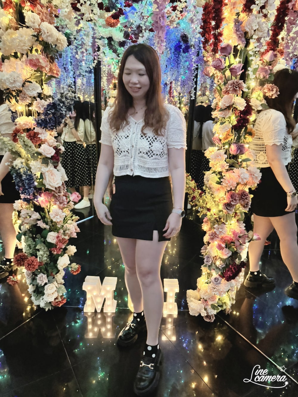 「QUEEN SHOPのアイテム（ニット/セーター、ホワイト系）」を使った、Olive Yangさん（レディース・170cm）の春コーディネートの1枚目の写真
