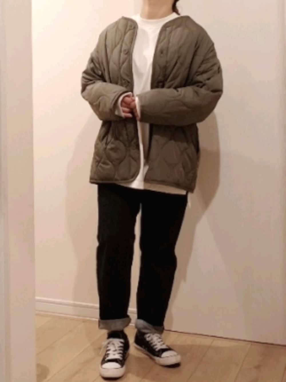 「ロンT、キルティングジャケット、デニムパンツ、ストレートデニム、ロールアップ、スニーカーコーデ、カジュアルコーデ、ラクチンコーデ、ぽっちゃり、低身長、プチプラ、今日のコーデ」｜「しまむらのアイテム（ノーカラージャケット、グリーン系）」を使った、 anko*さん（レディース・155cm）の秋コーディネートの1枚目の写真