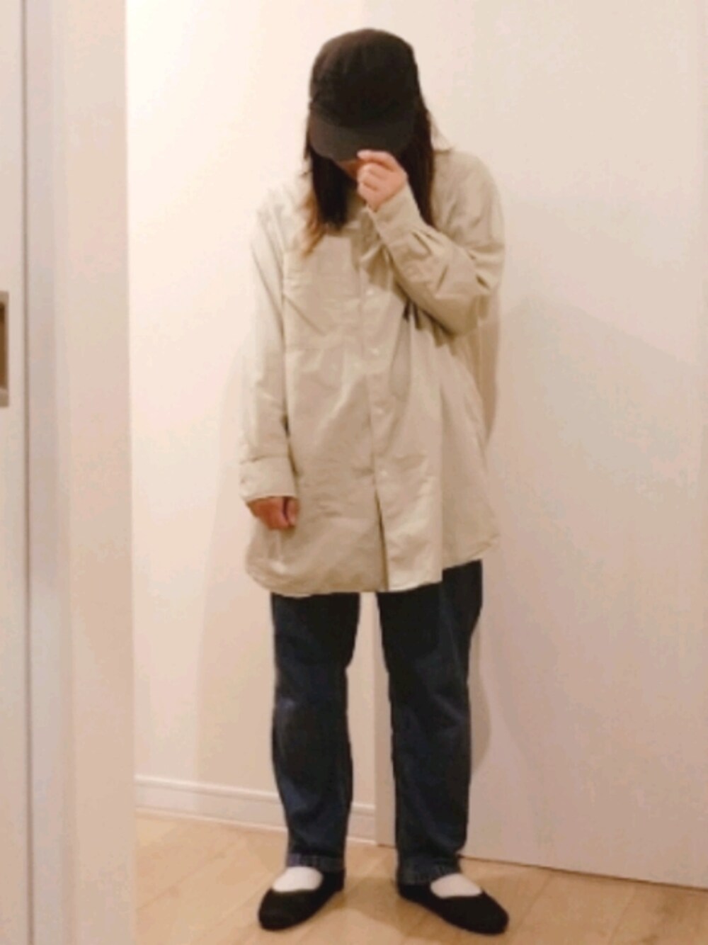 「バンドカラーシャツ、くすみカラー、オーバーサイズ、デニムパンツ、カンフーシューズ、キャップ、シンプルコーデ、メンズライク、ぽっちゃり、低身長、低身長コーデ、プチプラ、今日のコーデ」｜「UNIQLOのオーバーサイズシャツ（シャツ/ブラウス、グリーン系）」を使った、 anko*さん（レディース・155cm）の秋コーディネートの1枚目の写真