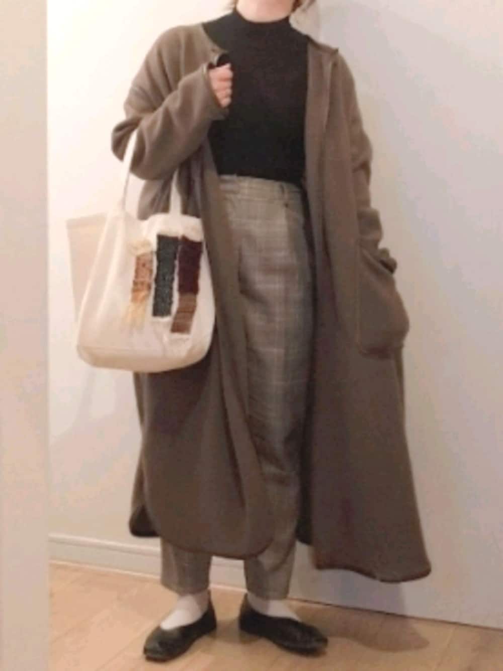 「リブニット、パイピングコート、ロングコート、テーパードパンツ、チェック、トートバッグ、ブラウンコーデ、きれいめカジュアル、ぽっちゃり、低身長、プチプラ、今日のコーデ」｜「しまむらのアイテム（ニット/セーター、ブラック系）」を使った、 anko*さん（レディース・155cm）の秋コーディネートの1枚目の写真