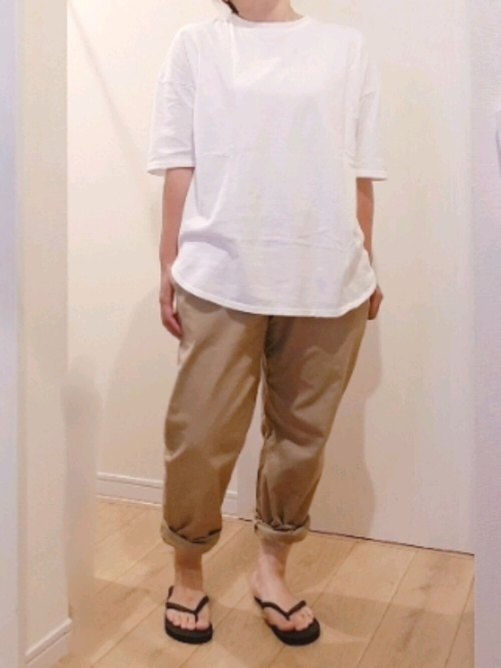 「バックプリント、シェフパンツ、シンプルスタイル、メンズライク、ぽっちゃり、低身長、プチプラ、今日のコーデ」｜「DAISOのアイテム（ビーチサンダル、ブラック系）」を使った、 anko*さん（レディース・155cm）の夏コーディネートの1枚目の写真