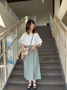 「RODE SKO（ロデスコ）の縦型フラップポシェット（ショルダーバッグ、ベージュ系）」を使った、り なさん（レディース・160cm）の春コーディネート