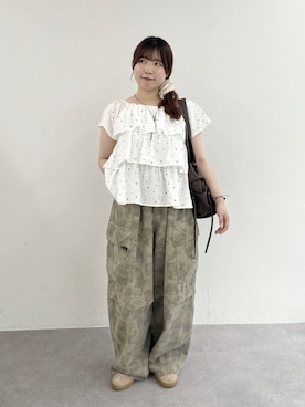 「w closet（ダブルクローゼット）の【低身長/高身長サイズあり】2WAYカーゴパンツ（その他パンツ、グリーン系）」を使った、みさとさん（レディース・152cm）の夏コーディネート