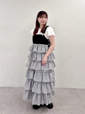 「w closet（ダブルクローゼット）の【6色展開】フリルティアードジャンパースカート/ワンピース（ジャンパースカート、ブラック系）」を使った、みさとさん（レディース・152cm）の春コーディネート