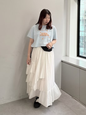「w closet（ダブルクローゼット）のアシメティアードロングスカート（スカート、ホワイト系）」を使った、みさとさん（レディース・152cm）の春コーディネート