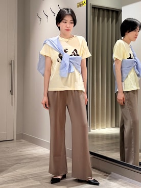 「abahouse mavie（アバハウスマヴィ）の【大人のリラックス】セミフレアサテン イージーパンツ（その他パンツ、ベージュ系）」を使った、✌︎ふくもっさん✌︎さん（レディース・163cm）の春コーディネート