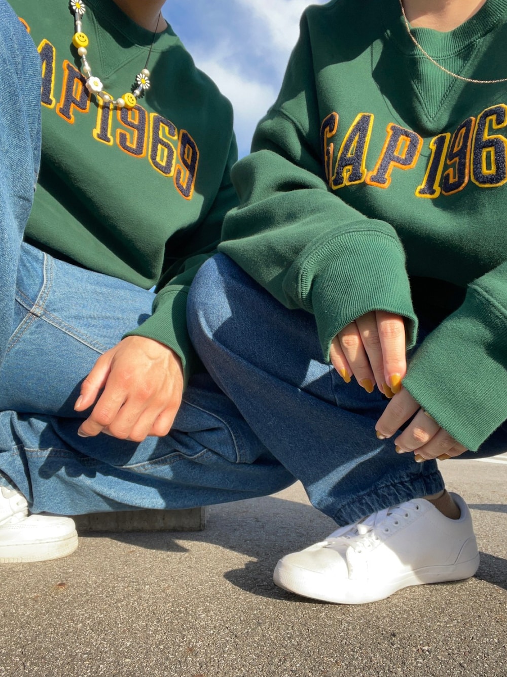 「秋のコーデ、おしゃれさんと繋がりたい、低身長、ペアルック」｜「LACOSTEのメンズ GRIPSHOT 0721 1（スニーカー、ホワイト系）」を使った、takuto0125さん（メンズ・166cm）の秋コーディネートの1枚目の写真