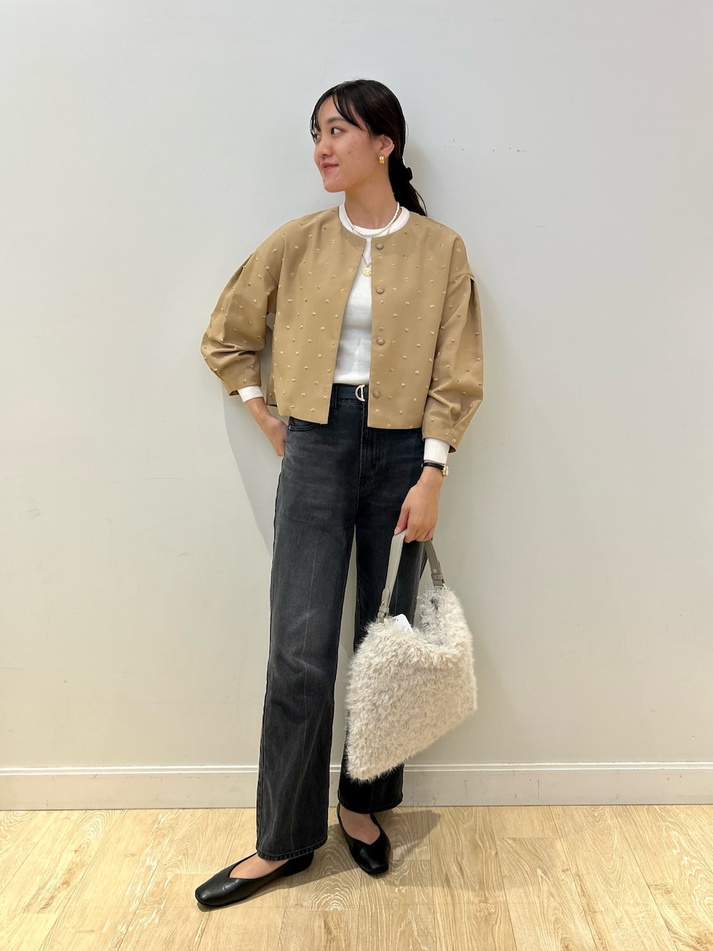 「NOLLEY'S、秋コーデ、ドット、デニム、デニムコーデ、ショート丈トップス、羽織り、キャメル、高身長女子、高身長コーデ」｜「Rie Millerの【RM denim】センタープレスハイウエストデニム（デニムパンツ、グレー系）」を使った、fukudaさん（レディース・170cm）の秋コーディネートの1枚目の写真