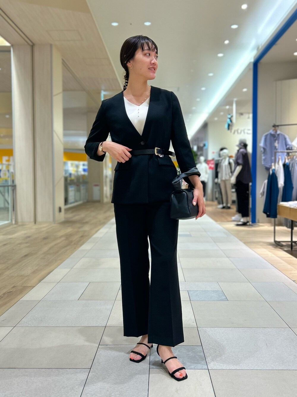 「NOLLEY'S、フォーマル、セミフォーマル、きちんとスタイル、ブラックコーデ、キレイめ、マニッシュ、セットアップ、モノトーン、ジャケット、高身長女子、高身長コーデ」｜「NOLLEY’S Sophiの《セットアップ対応》ウォッシャブルマットサテンワイドストレートパンツ（その他パンツ、ブラック系）」を使った、fukudaさん（レディース・170cm）の夏コーディネートの1枚目の写真