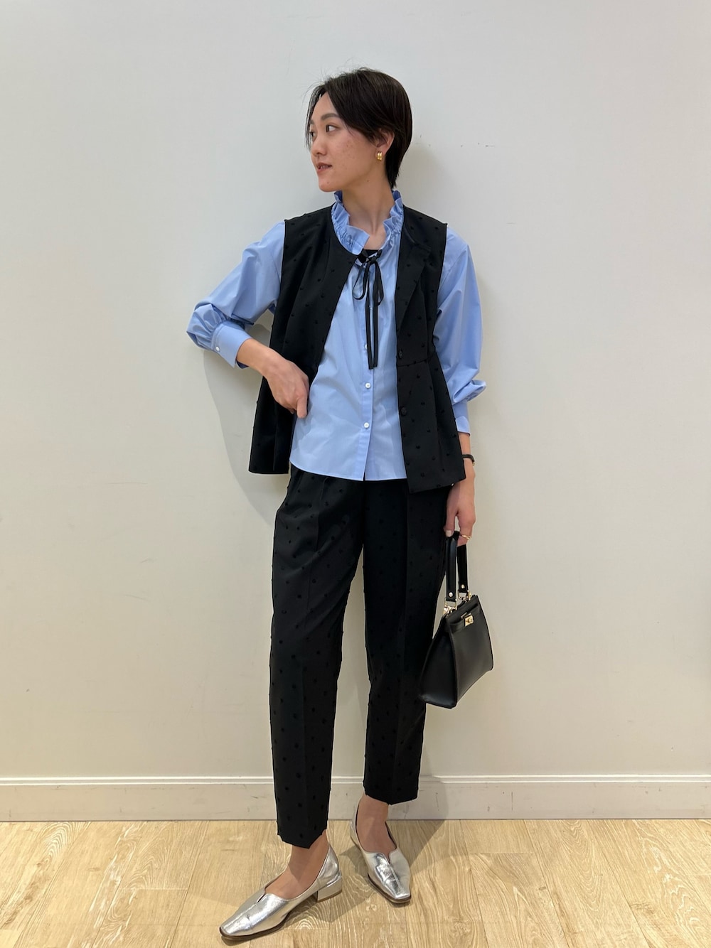「セレモニー、セレモニーコーデ、セレモニースタイル、ドット、ドットパンツ、ジャガード、きちんとスタイル、オケージョン、セットアップ、フリルトップス、高身長女子、高身長コーデ、ショートヘア」｜「NOLLEY’Sのサテン×ベア天2WAYキャミソール（タンクトップ、ブラック系）」を使った、fukudaさん（レディース・170cm）の冬コーディネートの1枚目の写真