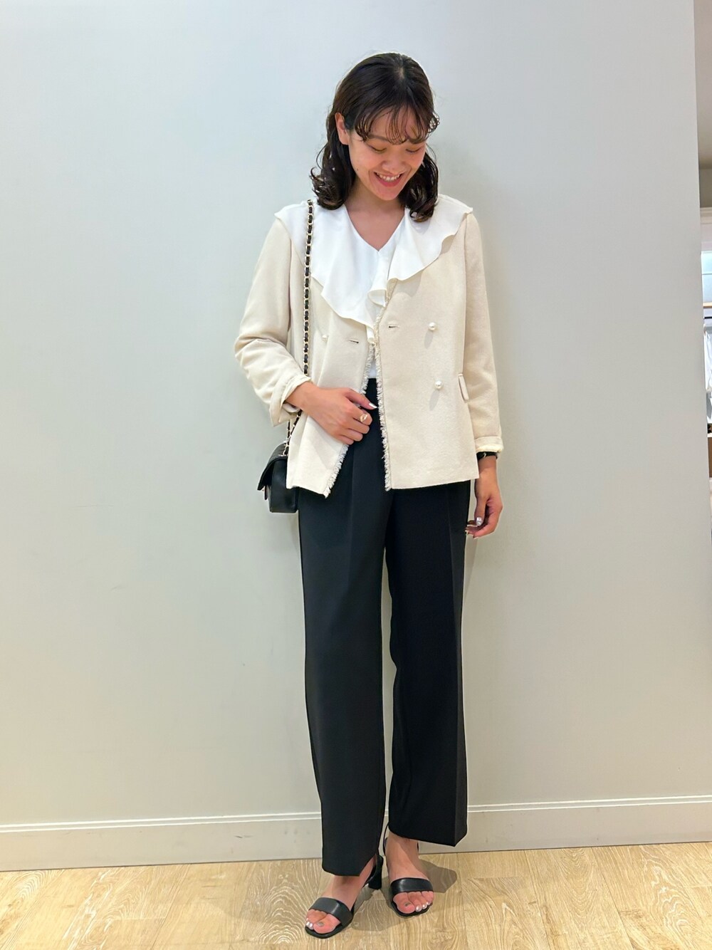 「NOLLEY'S、キレイめ、ツイードジャケット、ジャケットスタイル、ワイドパンツ、フリルトップス、きちんとスタイル、セレモニー、高身長女子、高身長コーデ」｜「NOLLEY’Sの◇【WEB限定サイズあり】ウォッシャブルイージーワイドパンツ（その他パンツ、ブラック系）」を使った、fukudaさん（レディース・170cm）の秋コーディネートの1枚目の写真