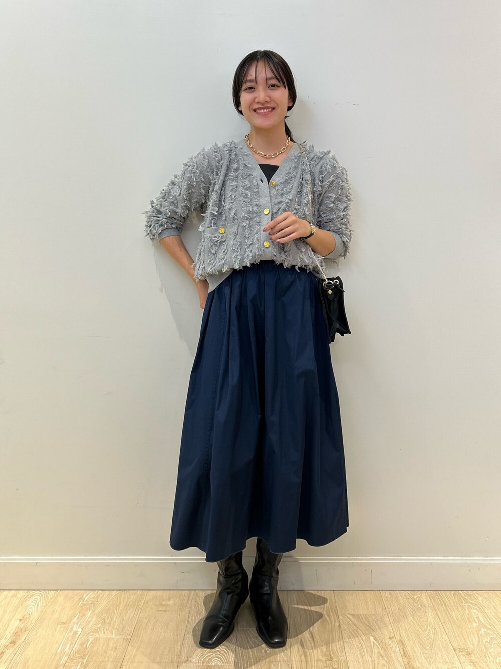 「NOLLEY'S、ジャガード、カーディガン、タフタスカート、リバーシブル、秋コーデ、大人かわいい、スカートスタイル、ロングブーツ、大人カジュアル、高身長女子、高身長コーデ」｜「NOLLEY’Sの【WEB限定カラーあり】ウォッシャブルリバーシブルタフタスカート（スカート、ブルー系）」を使った、fukudaさん（レディース・170cm）の秋コーディネートの1枚目の写真
