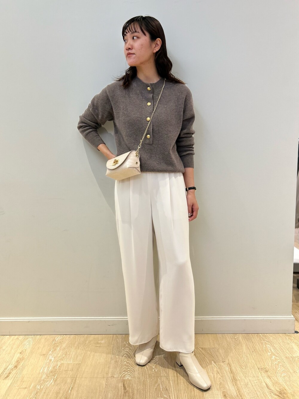 「NOLLEY'S、ロングコート、きれいめカジュアル、ブラウン、ニット、ベージュコーデ、サテンパンツ、冬コーデ、大人可愛い、高身長女子、高身長コーデ」｜「NOLLEY’Sの◇【WEB限定】カシミヤブレンドヘンリープルオーバーニット（ニット/セーター、ブラウン系）」を使った、fukudaさん（レディース・170cm）の冬コーディネートの1枚目の写真